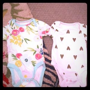 Bundle of 2 new born onesies. Like new condition.